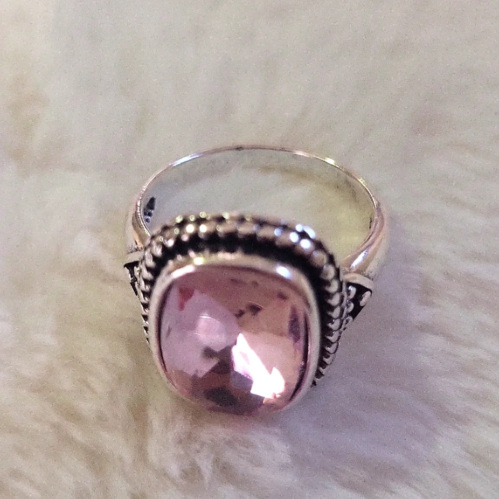 Elegant Pink Stone Ring - Picture 3 of 4